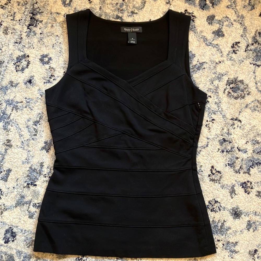 White House | Black Market fitted top. Size 6. Black.